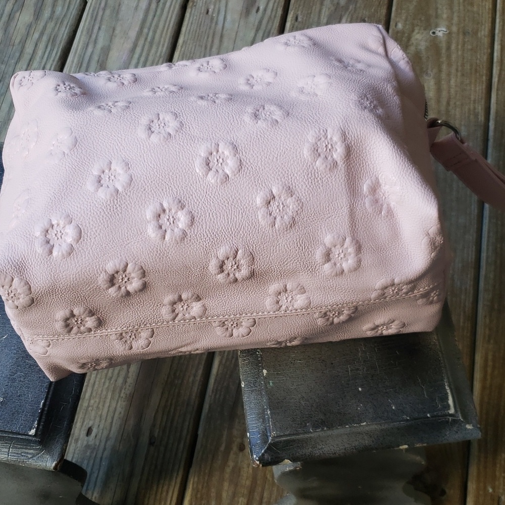 Betsy Johnson pouch - Picture 4 of 8